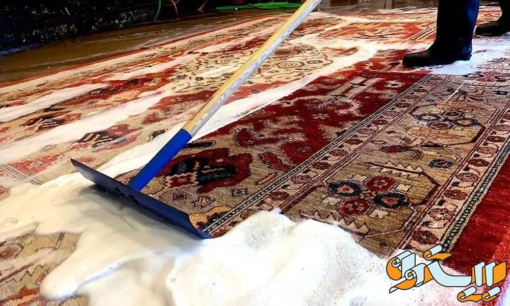 تصویر فرش درحال شست و شو